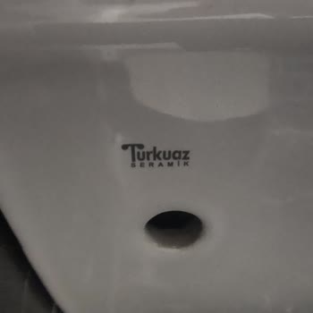 Turkuaz Seramik Bella Klozet Kapağının Üst Kısmındaki Hızlı Kırılma Ve Dayanıklılık Sorunu