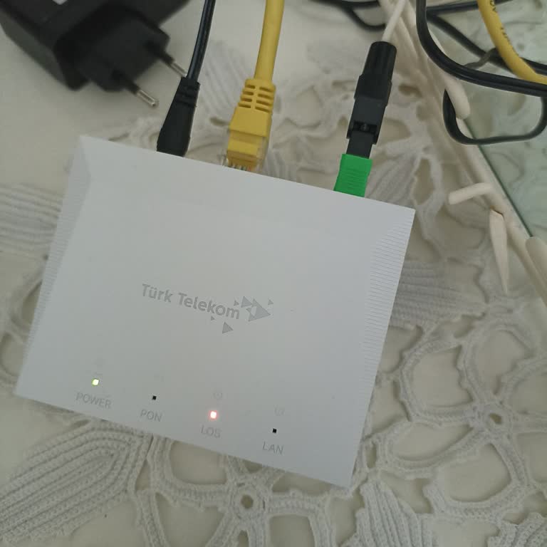 Fiber Kutusunda Kırmızı Işık Yanıyor, İnternet Kesildi Ve Müşteri Hizmetlerine Ulaşılamıyor