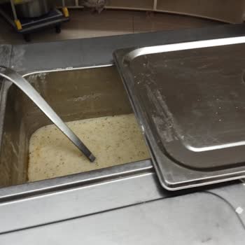 Fazilet Turizm’in Yanıltıcı Umre Programı: 4 Yıldız Vaadi, Kötü Otel Ve Yetersiz Yemek