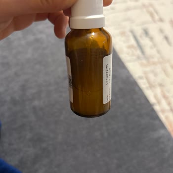 Şişesi Yarı Boş Burun Spreyi Ve 120 Doz Eksikliği