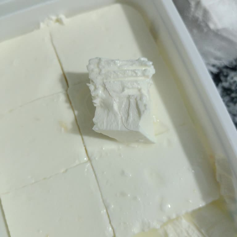 İçim Peynirden Kıl Çıktı