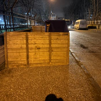 Osmangazi Belediyesi Adalet Pazarı Tezgahlarının Kaldırımı İşgal Etmesi