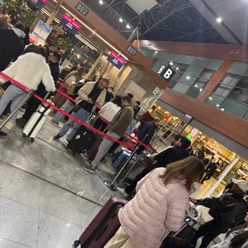 Beş Saatlik Uçuş Rötarı Ve Yetersiz Bagaj Hizmetiyle Karşılaştığım Büyük Mağduriyet