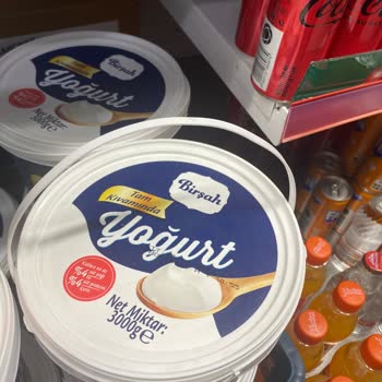 Geçmiş Son Kullanma Tarihli Yoğurt Satışı Müşteri Sağlığını Tehdit Ediyor