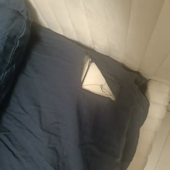 Bir Ayda Yırtılan Nevresim Takımına Ücret İadesi Talebi