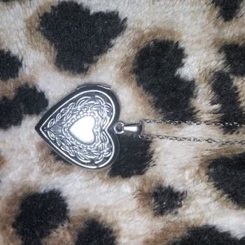 Ek Ücret Ödedim, Çift Fotoğraflı Kolye Tek Fotoğraf Ve Yanlış Model Olarak Geldi