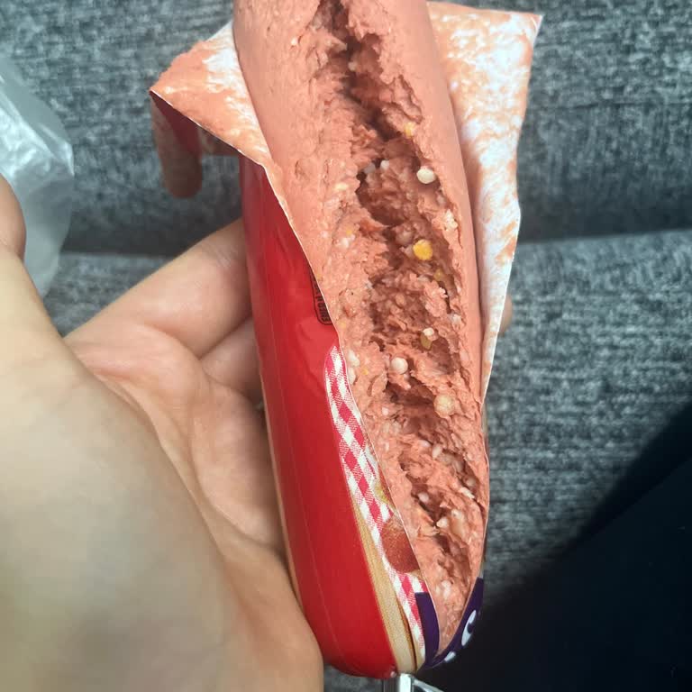 Aytaç Baton Piliç Sucukta Şişme Ve Yarıya Ayrılma, Jelatin Yırtıldı