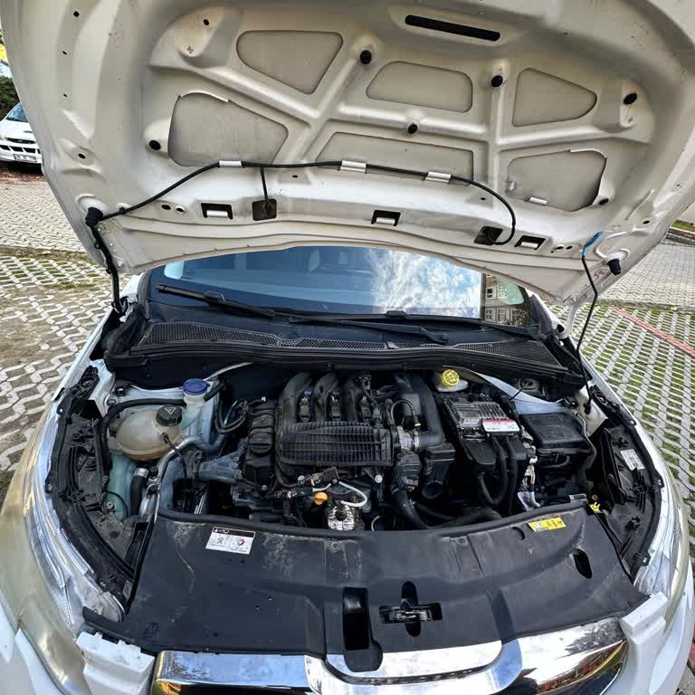 Peugeot Kadıköy Yetkili Servisinde Eksik Kaput Halısı Ve Güven Sarsıntısı