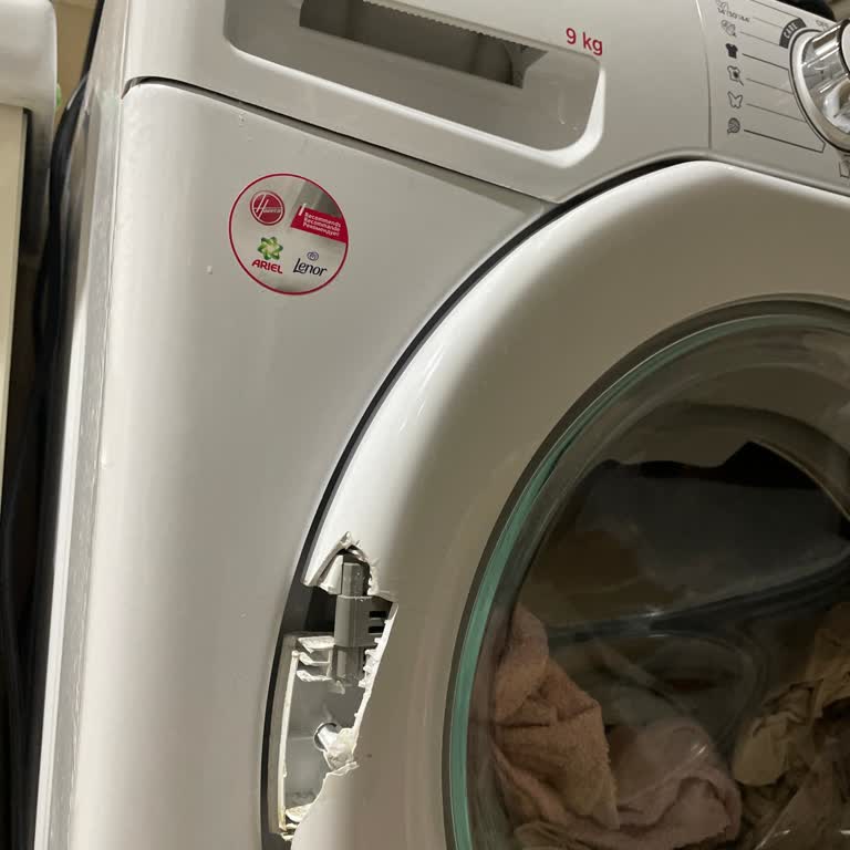 Hoover Çamaşır Makinesi Kapak Menteşi Kısa Sürede Kırıldı, 4000 TL Ücret Talebi