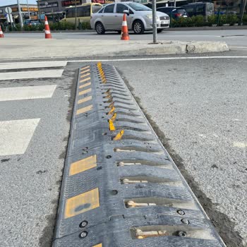 Otoparktaki Arızalı Bariyer Nedeniyle Lastik Patlaması, Maddi Zarar Ve Umursamaz Personel