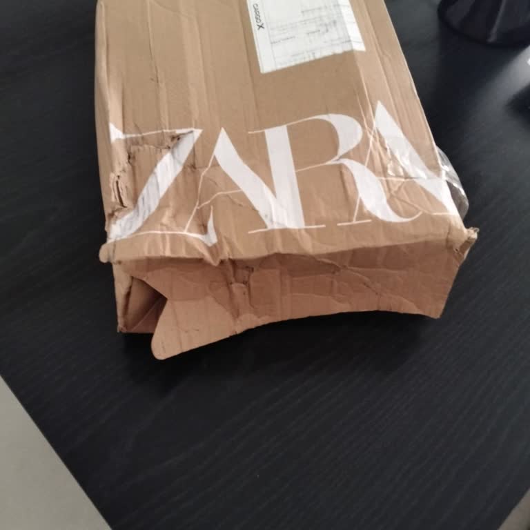 Zara’dan Kargo Kutusunun Yırtılması Ve Özensiz Paketleme Şikayeti
