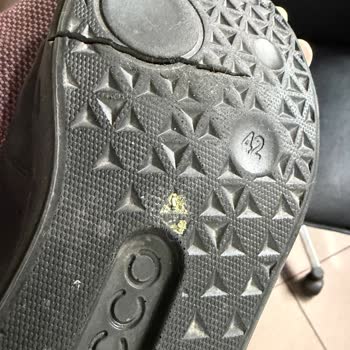 Ecco Ayakkabı Bir Kullanımda Tabanının İki Tarafta Birden Aynı Yerden Yarılması