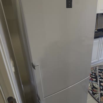 Gaz Kaçağı Nedeniyle Buzdolabı Kullanılamıyor Ve Ücretsiz Değişim Talebi