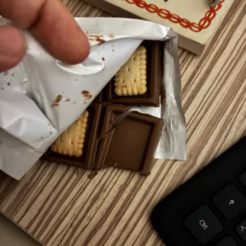 Milka Lu Çikolatasında Bisküvi Eksikliği Ve Müşteri Hizmetlerinden Cevap Yok