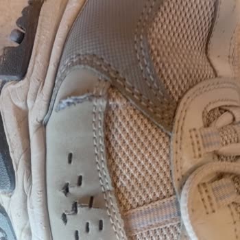 Kısa Sürede Yırtılan Skechers Ayakkabı İçin Değişim Ve Tazminat Talebi