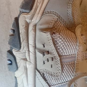 Kısa Sürede Yırtılan Skechers Ayakkabı İçin Değişim Ve Tazminat Talebi