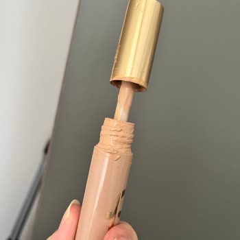 Kapatıcı Ağızdan Sızıyor Ve Makyaj Çantamı Kirletiyor