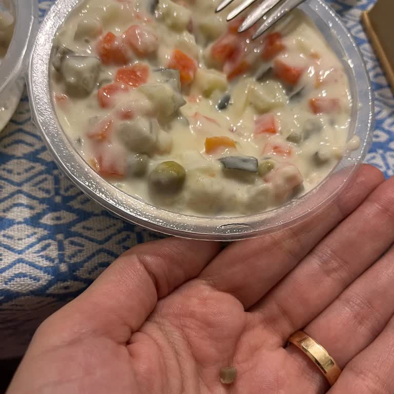 Satın Aldığım Salatadan Çıkan Taş Damağa Batan Ciddi Güvenlik Sorunu