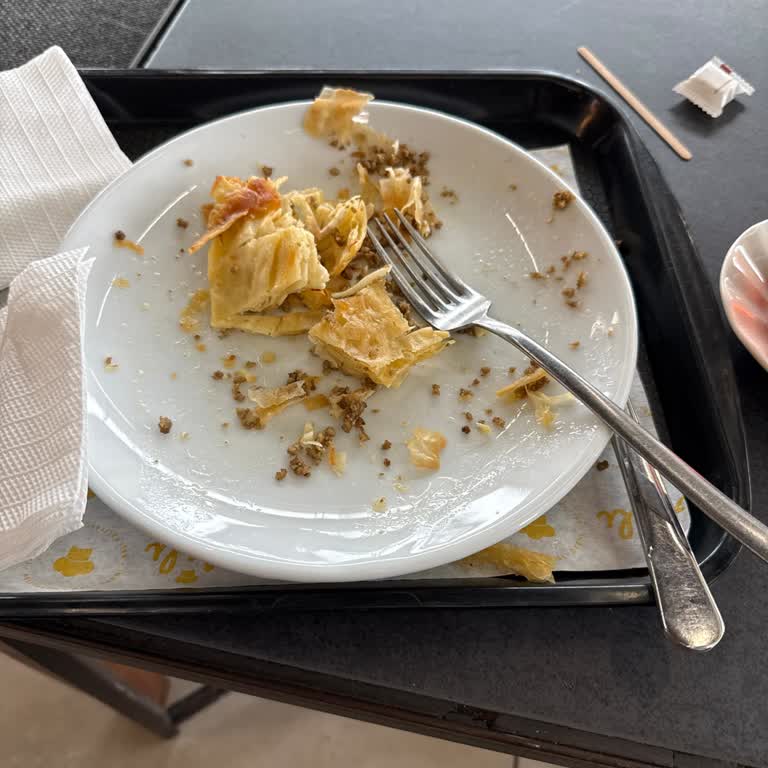 Aslı Börek Lezzetsiz Ve Sert Börek!