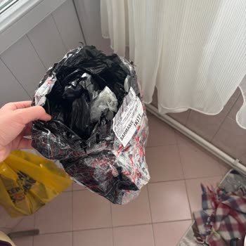 Kargo Poşetinin Özensiz Hazırlanması Nedeniyle Sıvı Ürünlerin Patlaması Ve Hasarlı Teslimat