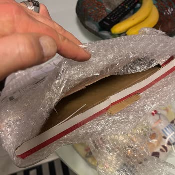 Kırık Duvar Saati Teslim Edildi, Satıcı Sorumluluk Reddi