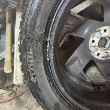 Yol Bakım Eksikliği Nedeniyle Lastiğimin Parçalanması Ve Masrafların İadesi Talebi