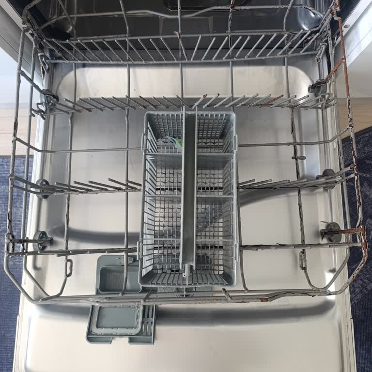 Bulaşık Makinesi Sepetinde Şiddetli Paslanma, Ücretsiz Değişim İstiyorum