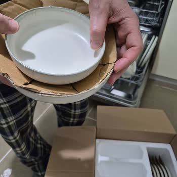 Kırık Gelen Tabakların Değişimi Reddedildi Ve İade Süreci Çözülmedi