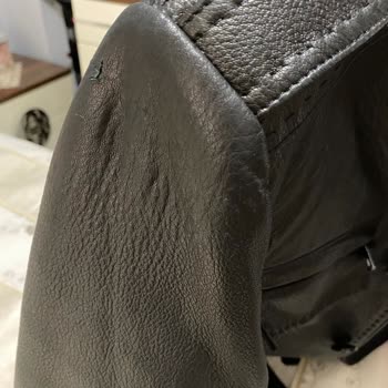 Bir Ay İçinde Deri Cekette Soyulma Ve Dikiş Bozulması Mağazadan Geri Dönüş Yok