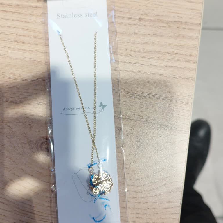 Yanlış Renk Ve Modelde Gelen Kolye, Özensiz Paketleme Ve Cevapsız İletişim