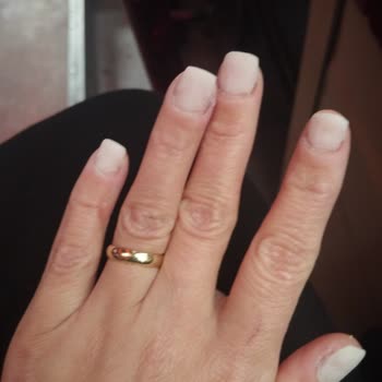 Yeliz Fayrap Güzellik Salonu Kalitesiz Protez Tırnak Ve Aşağılama