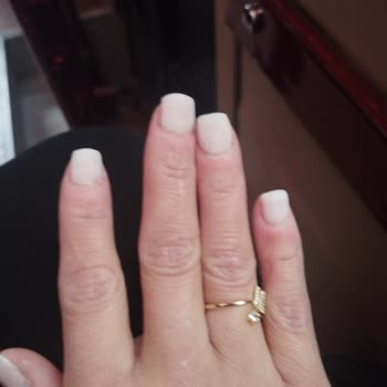 Yeliz Fayrap Güzellik Salonu Kalitesiz Protez Tırnak Ve Aşağılama