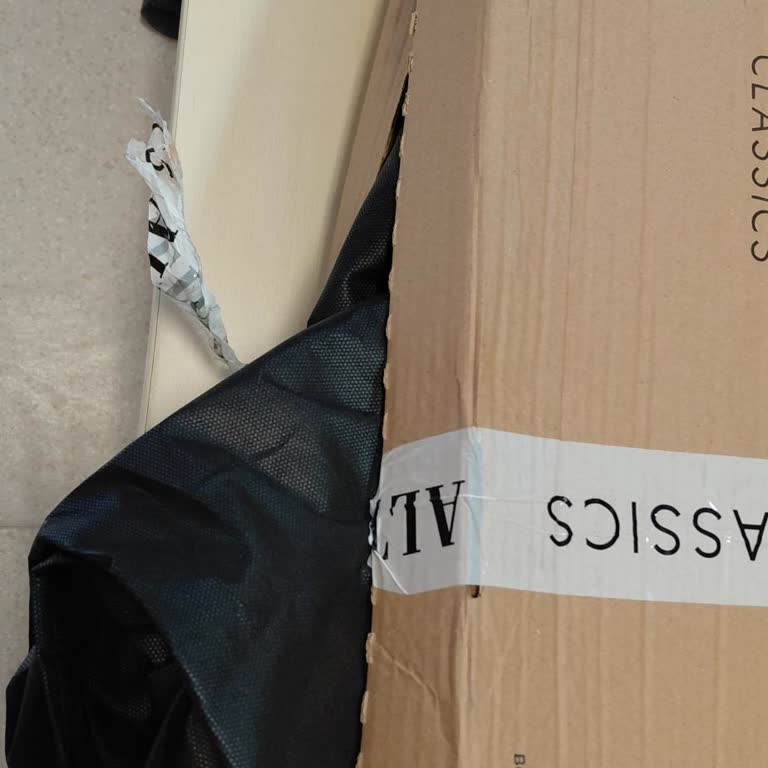 Takım Elbisenin Yetersiz Ambalajı Ve Hasarlı Teslimatı