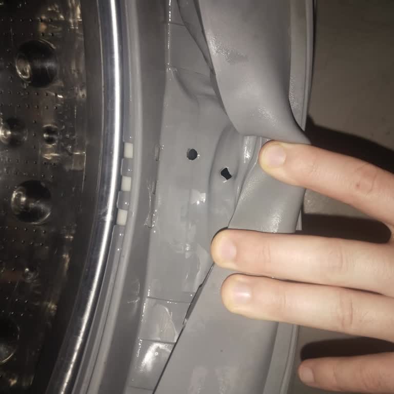 LG Çamaşır Makinesinde Su Kaçakları Servis Tarafından Çözülmedi