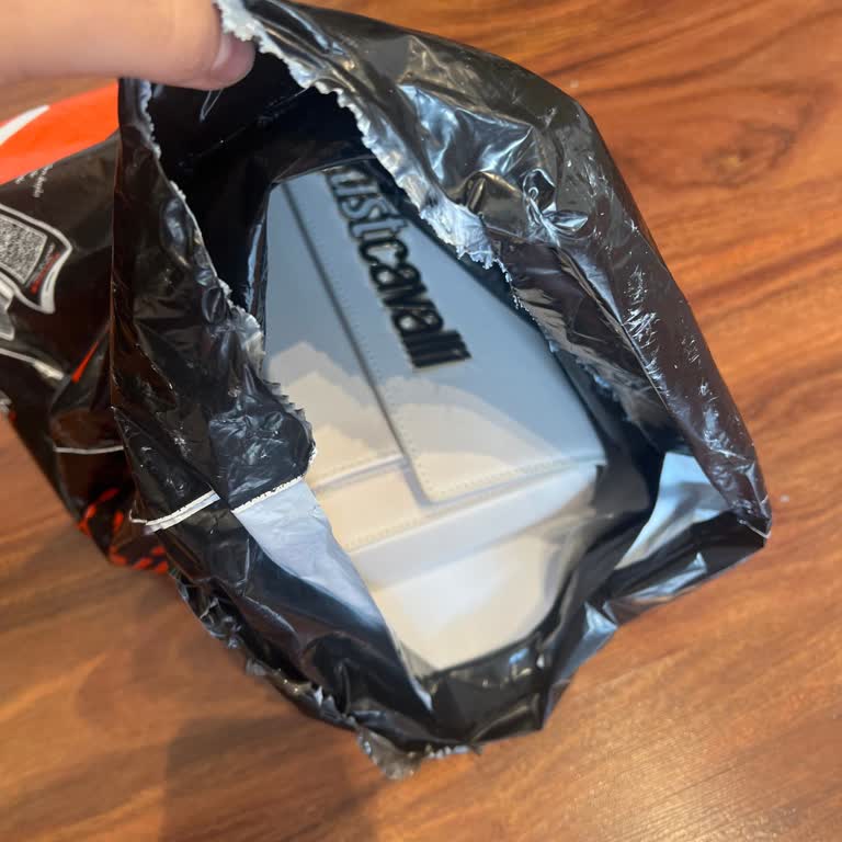 Boyner'de Hediye Paketi Seçimine Rağmen Çanta Düz Poşette Teslim Edildi