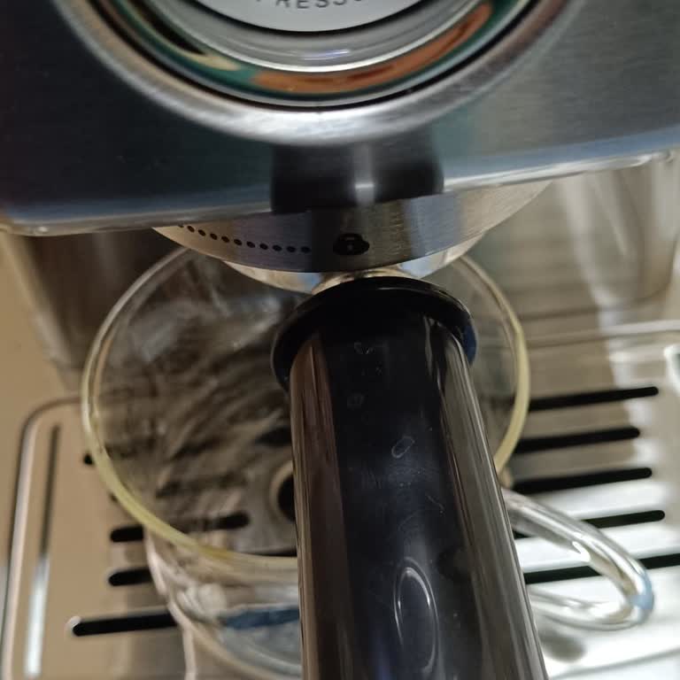 Kusurlu Espresso Makinesi Onarım Sonrası Çözülmedi, Tam İade Talebi