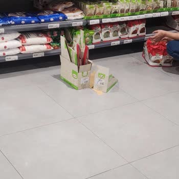 Bursa Özdilek AVM’de Ürün Yerleştirme Özensizliği Ve Hijyen İhmali