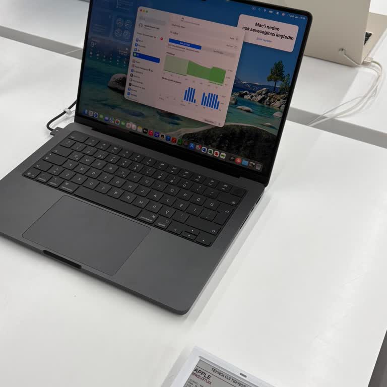 Stantta Fiyatı Yazılı Macbook Pro M4 Satılamaması Ve Yanıltıcı Teklif
