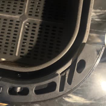 Plastik Parçanın Erimesi Nedeniyle Airfryer Çekmece Kapanmıyor