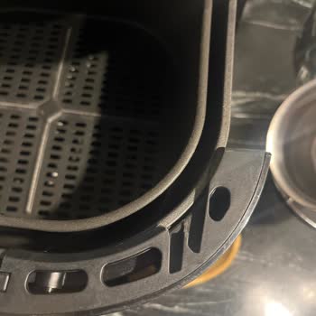 Plastik Parçanın Erimesi Nedeniyle Airfryer Çekmece Kapanmıyor