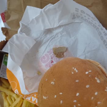 Burger King Hamburgerinde Çürük Marul Şikayeti Ve İade İsteği