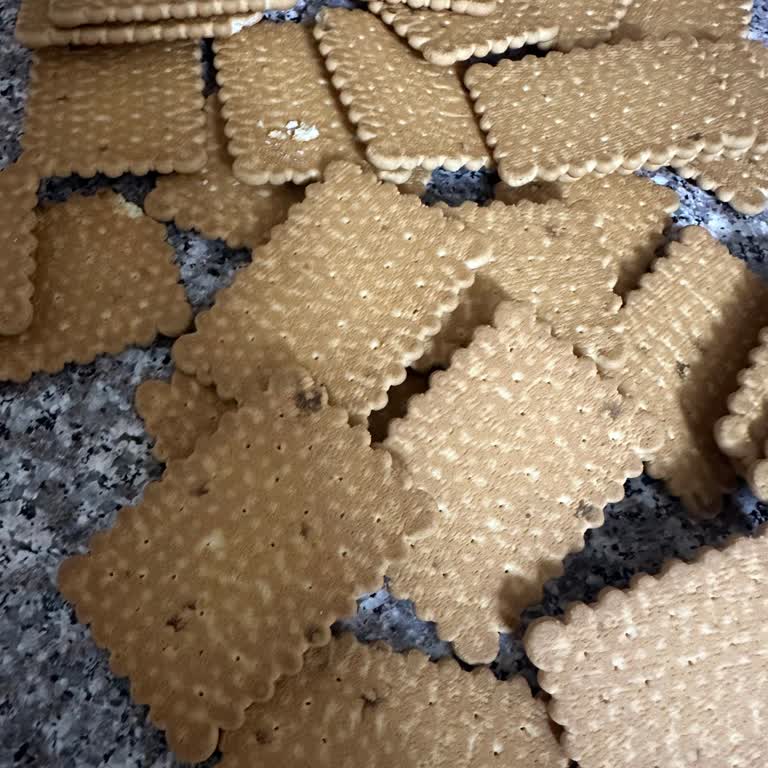 Eti Petit Beurre Bisküvilerinde Siyah Lekeler Nedeniyle Tüketilemez