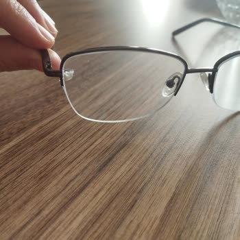 Ata Optik'in Gözlüğünün Vidalarının Aşırı Sıkılması Ve Yanlardan Ayrılması