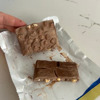 Beyaz Lekeler Ve Taze Olmayan Tat: Ülker Tam Bol Fındıklı Çikolata Kalite Sorunu