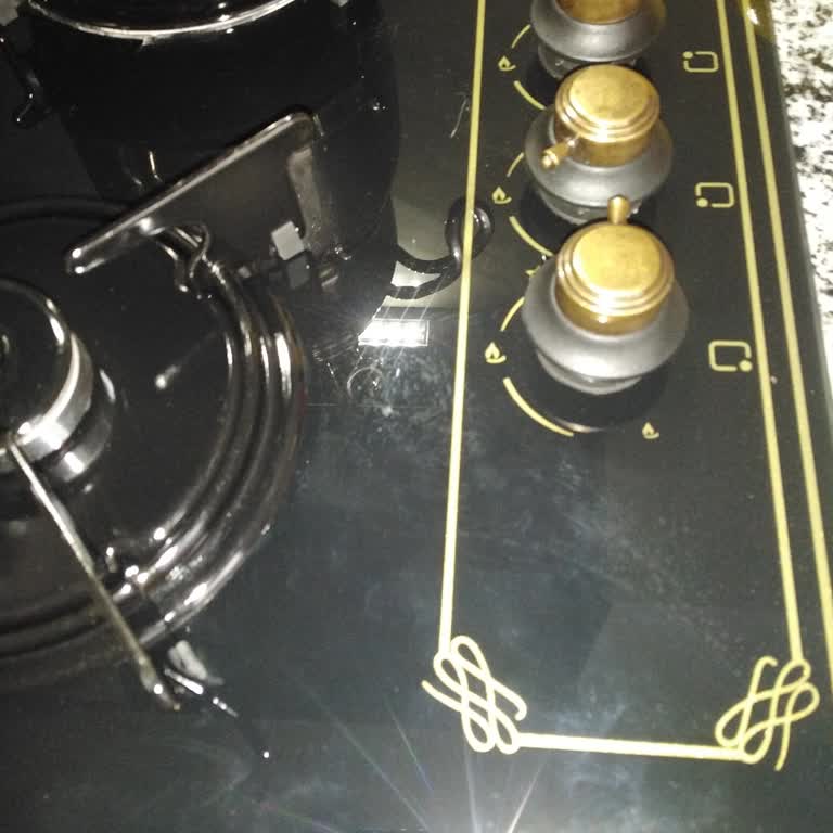 Kumtel Cam Ocakta Silinemez Lekeler Ve Garanti Kapsamında Ücretsiz Cam Değişimi Talebi