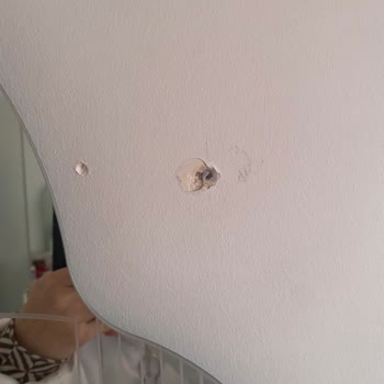 Divan Ev'den Yanlış Montaj, Kırık Yatak Odası Takımı Ve Duvardaki Hasar Şikayeti