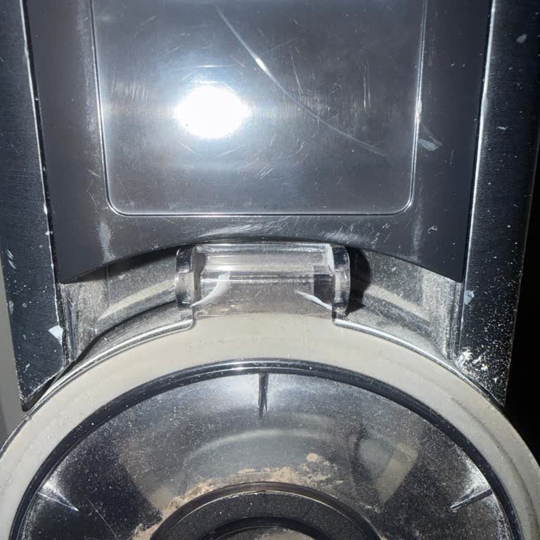 Garanti Süresinde Kırılan Toz Haznesi Kapağı İçin Ücretsiz Parça Değişimi Talebi