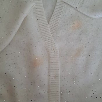 Yeni Alınan Hırka Ve Gömlekte Renk Transferi Mağazadan Çözüm Bekliyorum