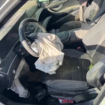 Araç 4 Yıl Serviste Beklerken Yağmur Sızdırması Ve Çalıntı Parçalarla 1 Milyon TL Zarar Gördü