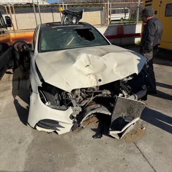 Araç 4 Yıl Serviste Beklerken Yağmur Sızdırması Ve Çalıntı Parçalarla 1 Milyon TL Zarar Gördü